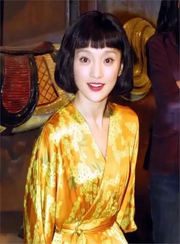 身材娇小气质出众女明星_小个子美女惊艳合照_小骨架女明星