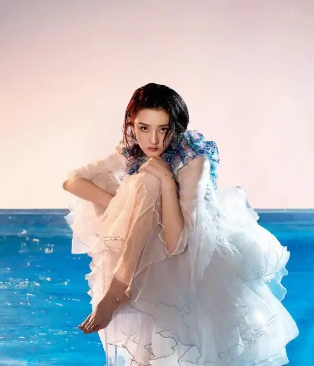 年底黑料明星扎堆复出,_娱乐圈复出的明星_张嘉倪复出事件